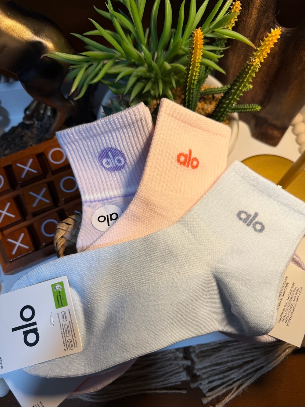 ALO Yoga Pastel Crew Socks - Pink, Light Blue, Lavender (3-Pack)